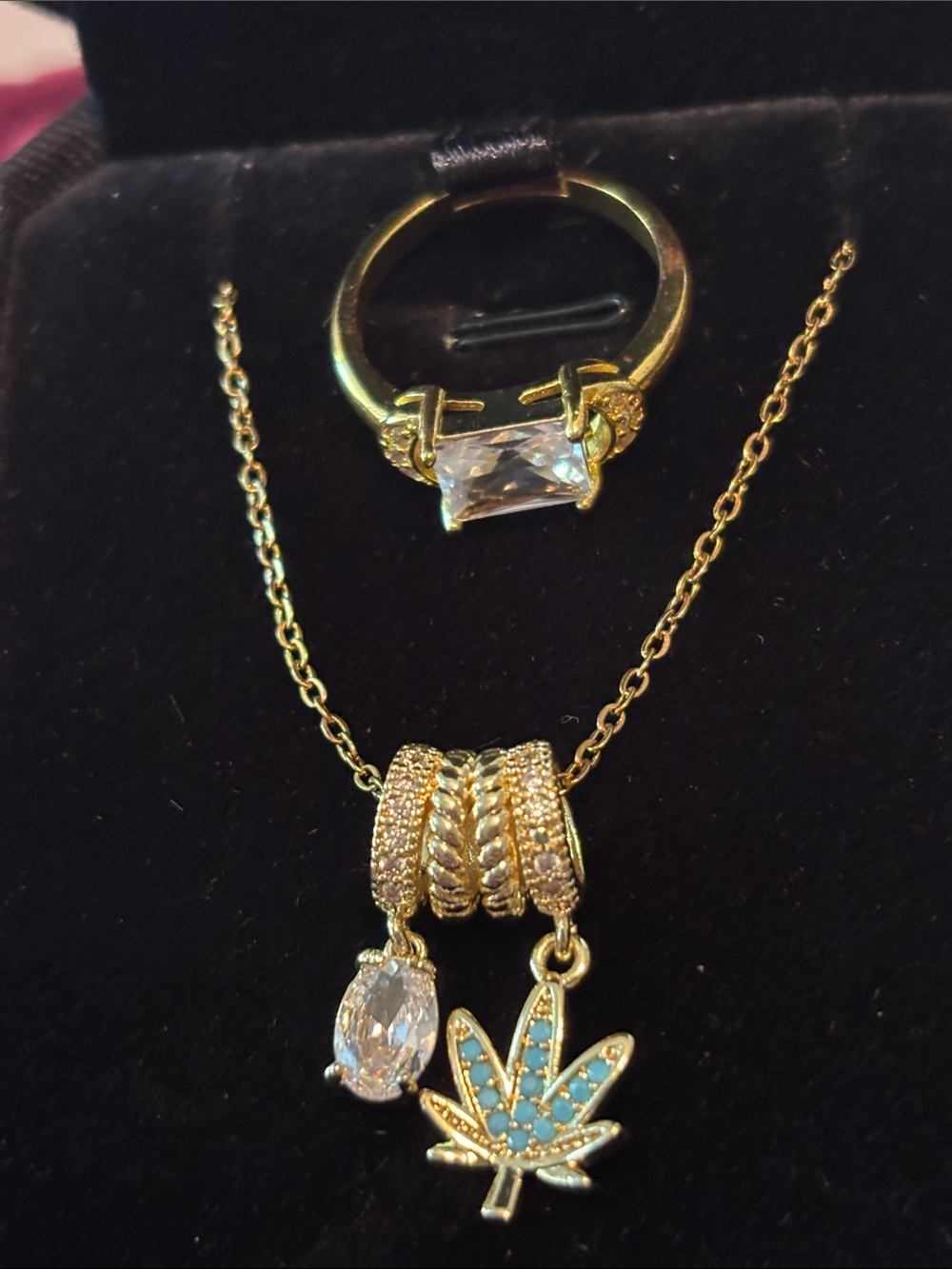 Gold-Tone chain necklace with adjustable Ring